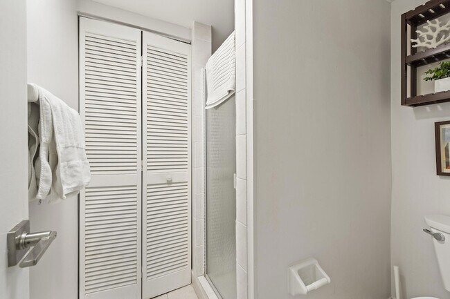 Building Photo - 7420 S Ocean Dr