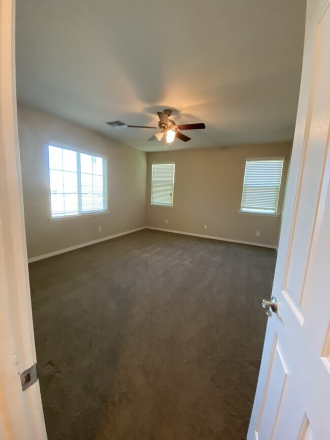 Building Photo - 3726 E Angstead Dr