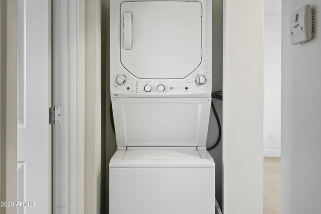 Building Photo - 1646 E McKinley St