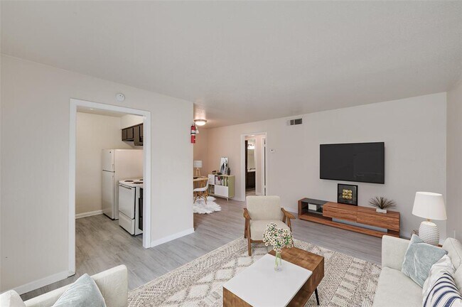 Building Photo - 1521 Sherwood Forest St