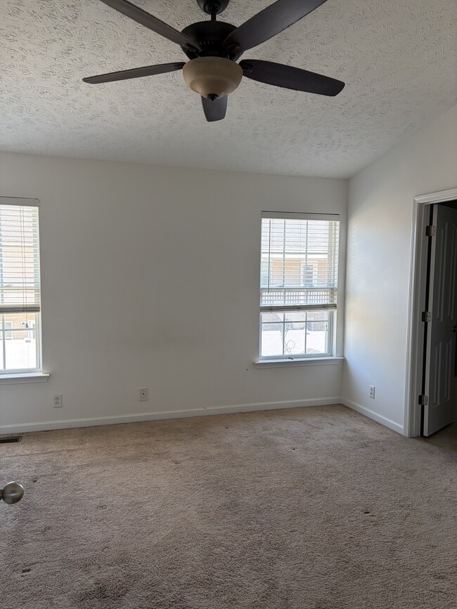 Building Photo - 2033 Victory Gallop Ln