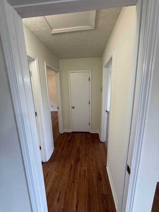 Building Photo - 2 bed 1 bath duplex in Bogart, just outside of Athens