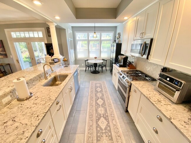 Building Photo - 120 Fairway Dr