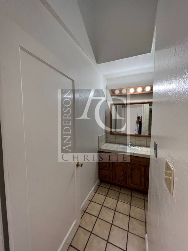 Building Photo - 12 8th St