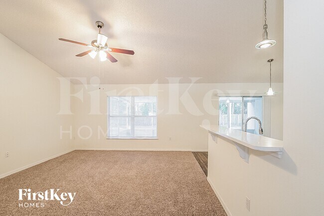 Building Photo - 12411 Glenn Hollow Dr