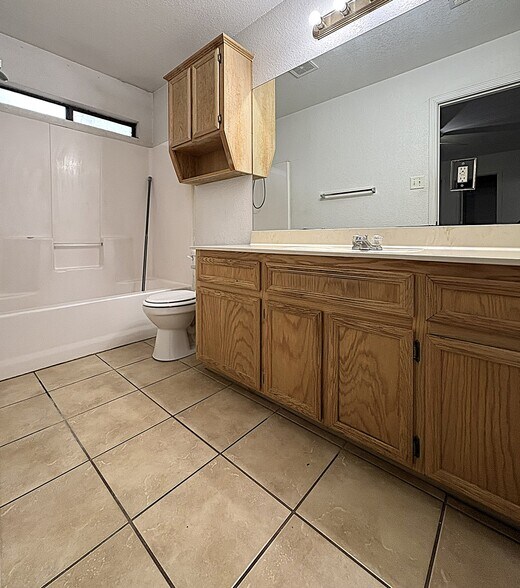 Building Photo - 931 Rosewood Dr