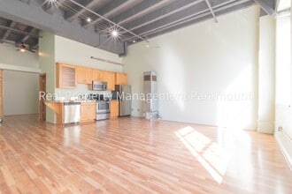 Building Photo - 312 W 5th St