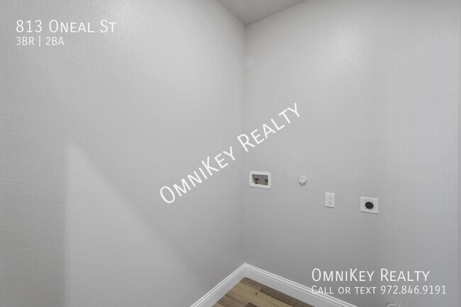 Building Photo - 813 Oneal St