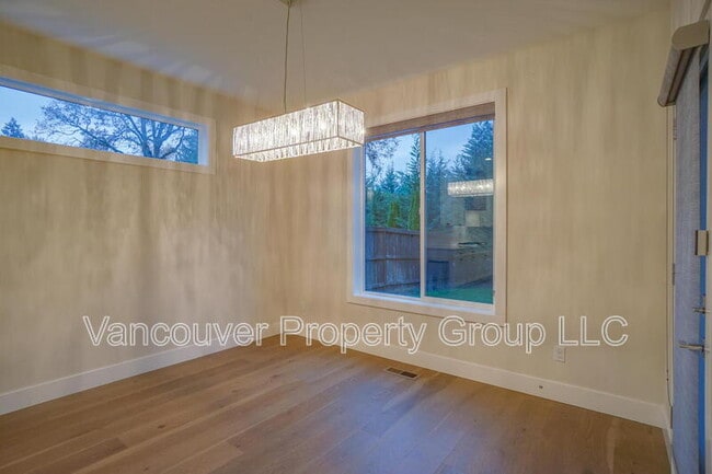 Building Photo - 6604 NE 107th St