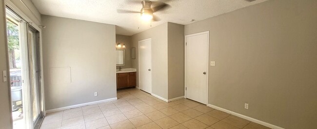 Building Photo - Updated 1BR/1BA Ortega Farms Apartment