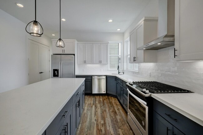 Building Photo - 1537 W 24th St