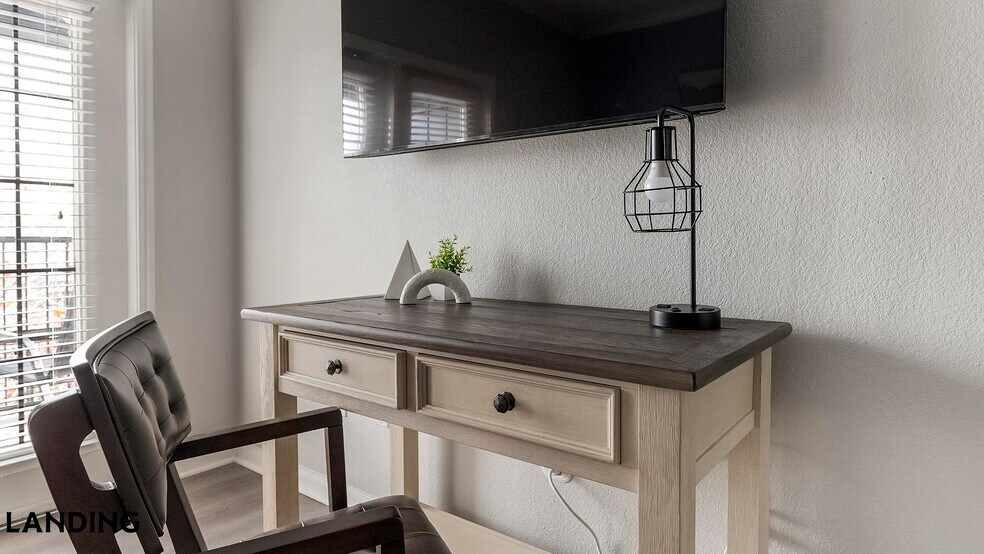 Building Photo - 9835 Fredericksburg Rd