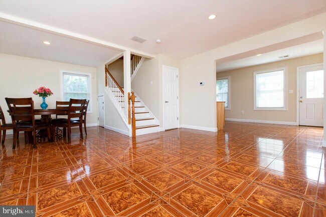 Building Photo - 303 Lincoln Ave