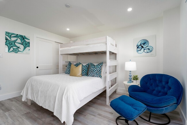 Building Photo - 380 Seaview Ct