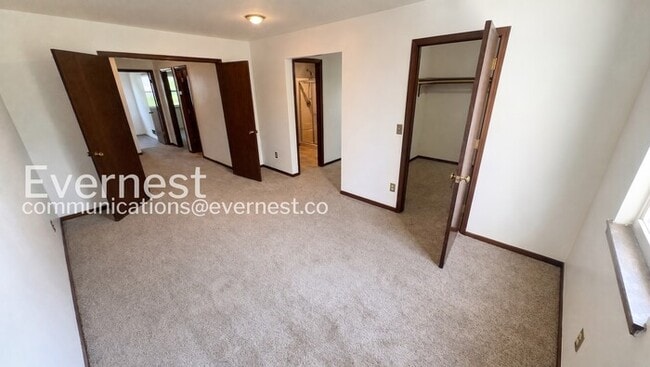 Building Photo - 3 Bed/2.5 Bath Townhome with Fenced Yard / Pets Not Accepted / Vouchers Accepted / Coming Soon!