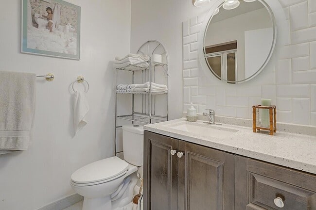 Building Photo - 1317 High Point Way SE