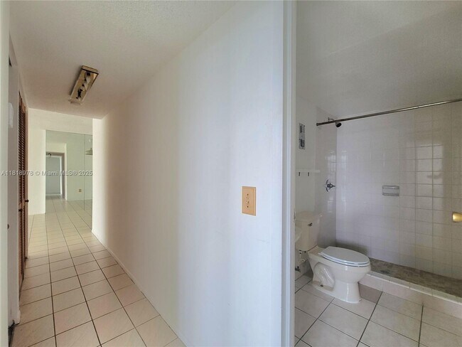 Building Photo - 2500 NE 135th St