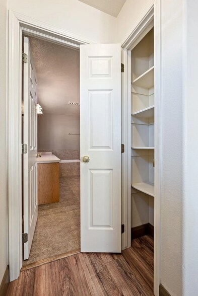 Building Photo - 1852 N Wedgewood Ln