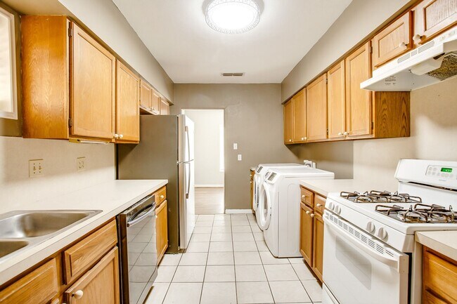 Building Photo - Pre Leasing for fall 2026! 2/2 in Tech Terrace!