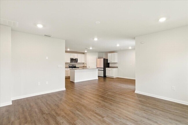 Building Photo - 18 E Sycamore Trl