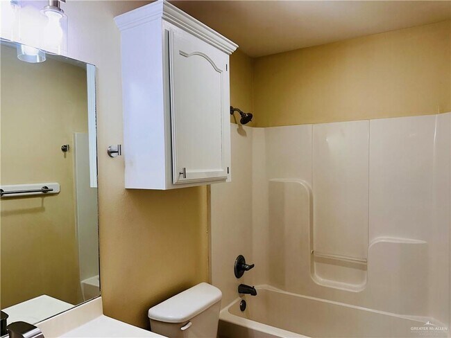 Building Photo - 13 West Dr