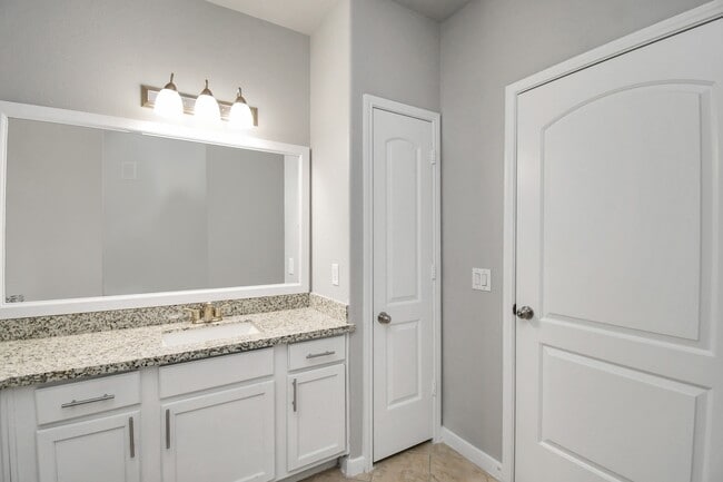 Building Photo - 6777 Sommerall Dr