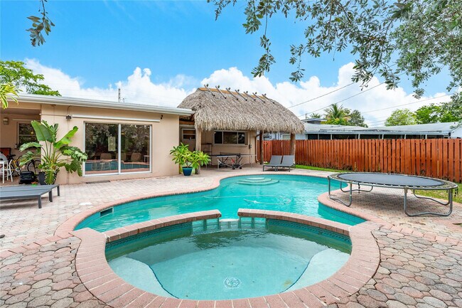 Building Photo - 1512 E Hawthorne Cir