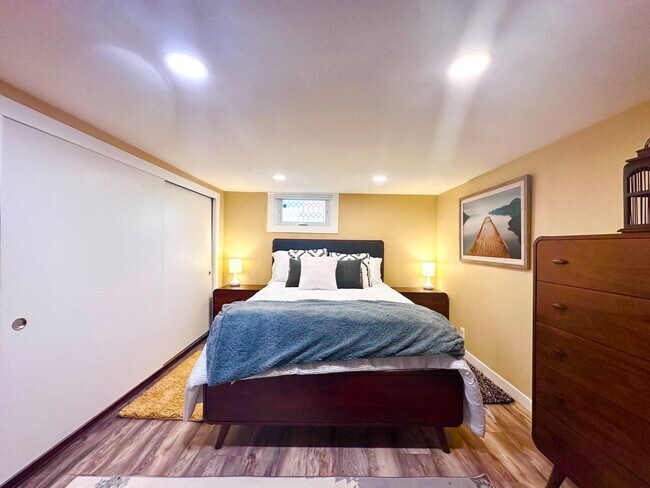 Building Photo - Modern Comfort Meets Convenience – Fully F...