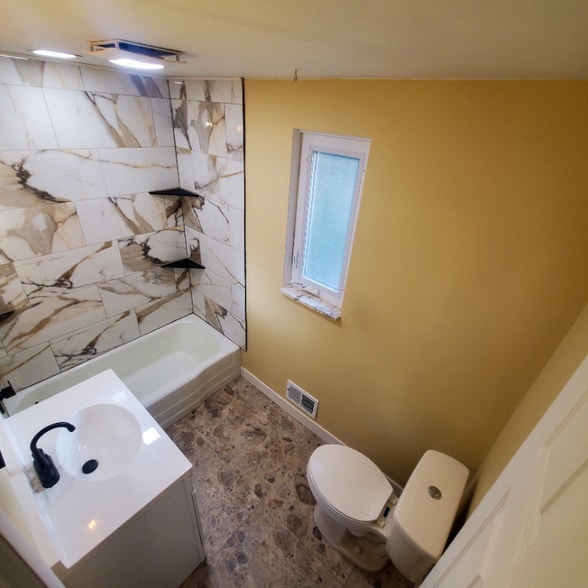 Building Photo - 24 Camera Pl