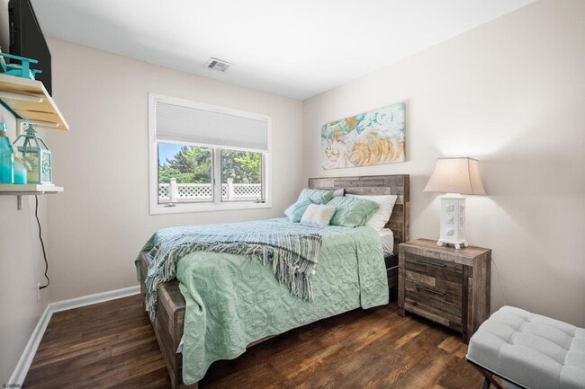 Building Photo - 10 Explorer Rd