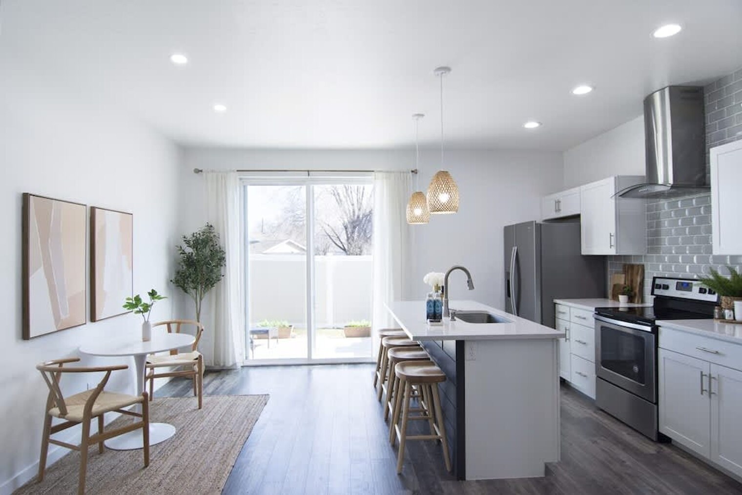 Building Photo - 2084 W Bella Ln