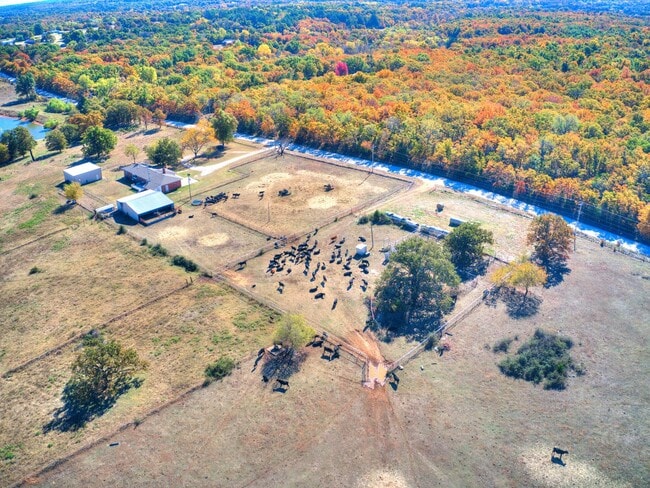 Building Photo - Beautiful 3 bed 2.5 bath home in the Country