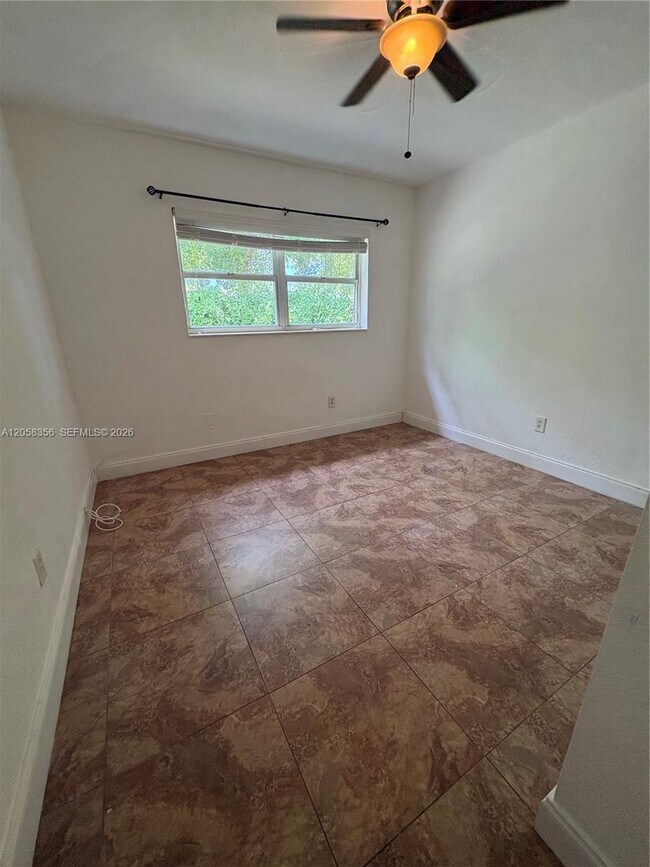 Building Photo - 410 Pinecrest Dr