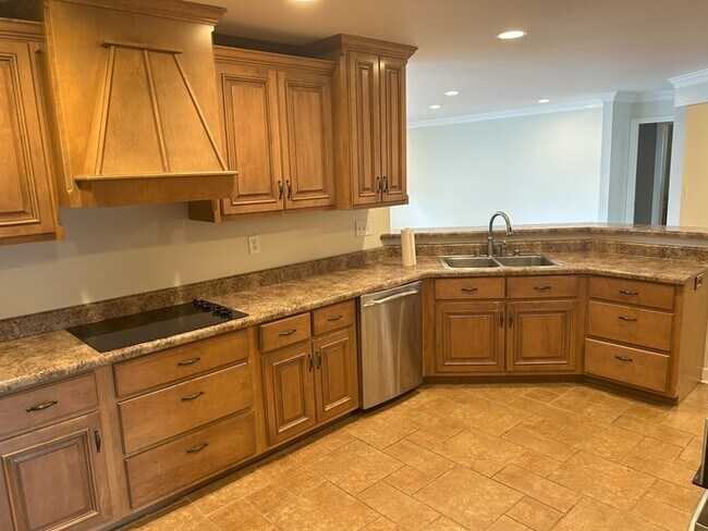 Building Photo - 3 Bed / 2 Bath Rental House in Huntsville, AL 35802