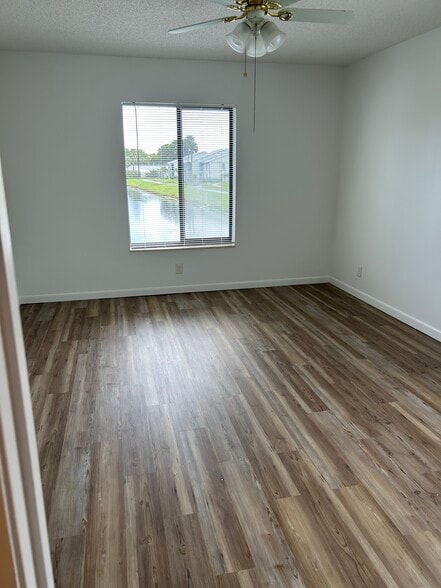 Building Photo - 1004 Green Pine Blvd