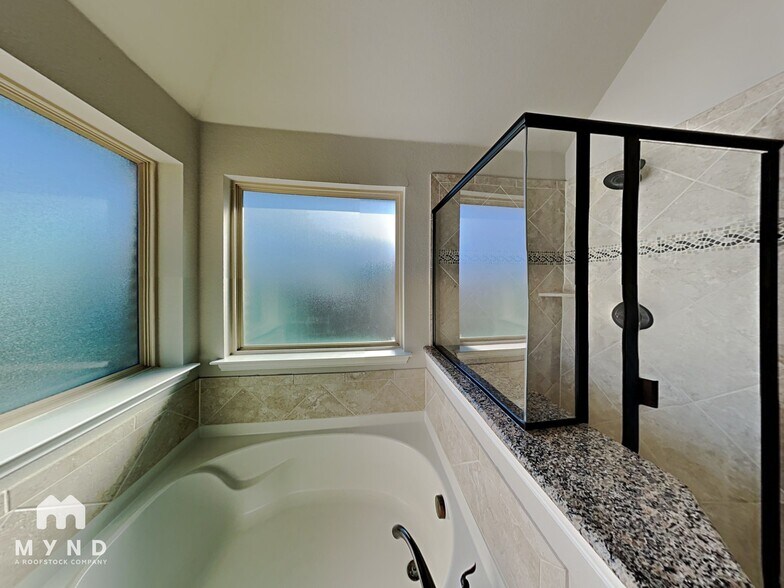 Building Photo - 4424 Oak Bluff Dr