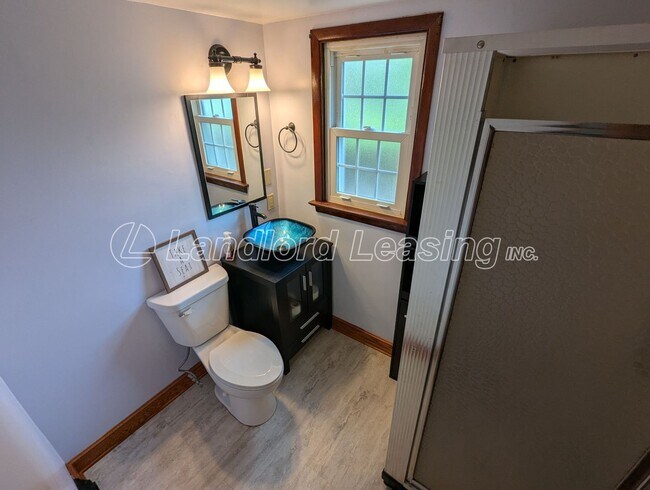 Building Photo - Spacious Split-Level Home in Columbia Stat...