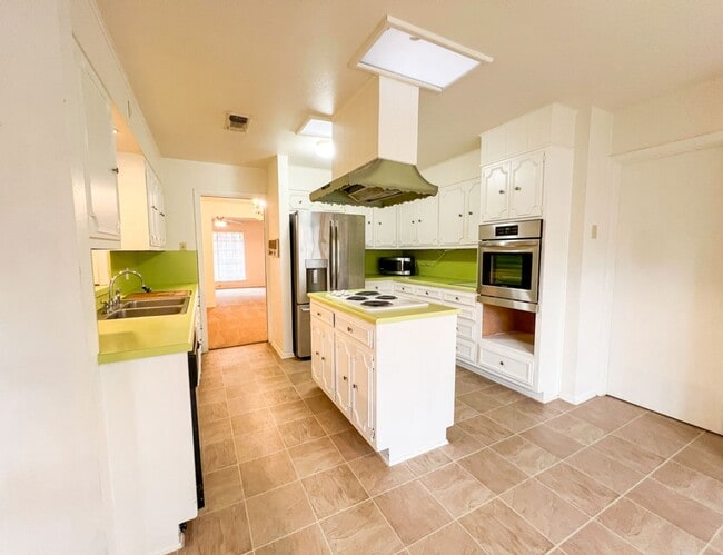 Building Photo - 11103 Whisper Hollow