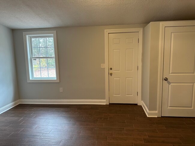 Building Photo - 27 Russell Ave