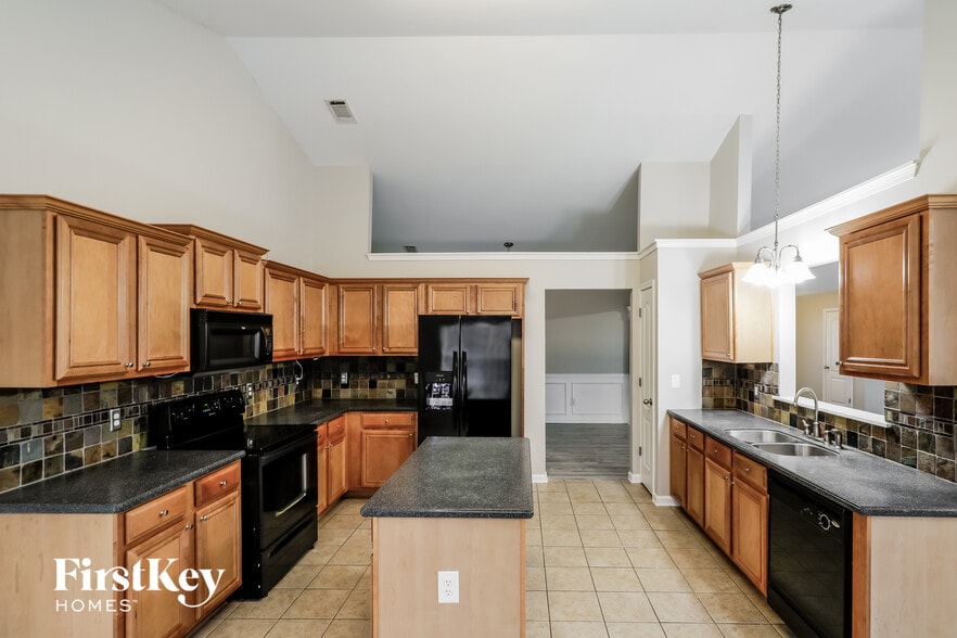 Building Photo - 6732 Carriage Walk Ln