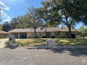 Building Photo - 3 BEDROOM, PLUS OFFICE, BELTON ISD