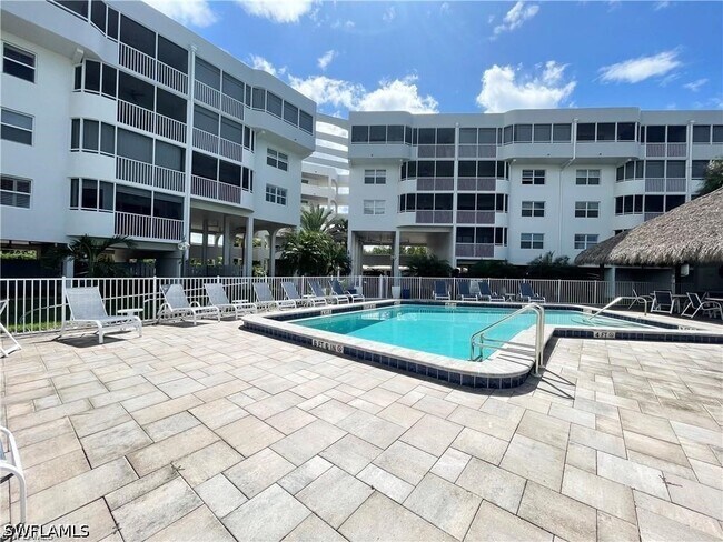 Building Photo - 12945 Vanderbilt Dr