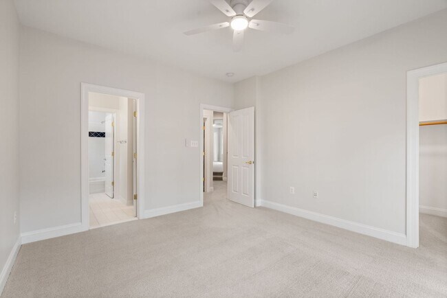 Building Photo - Stunning 4 level detached home close to the Mosaic District in Fairfax!