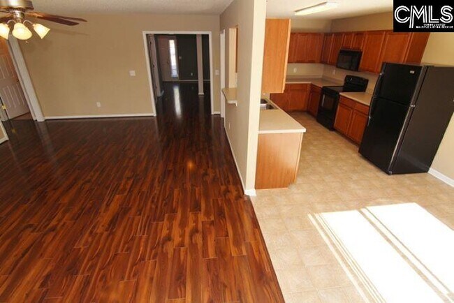 Building Photo - 5 Redbrush Ct