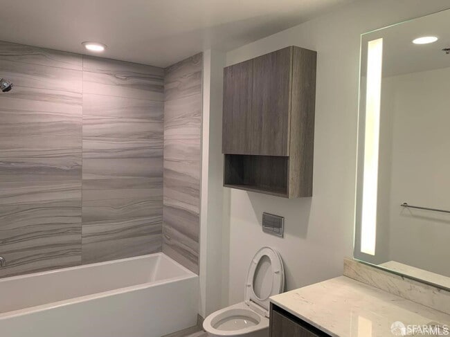 Building Photo - 318 Main St