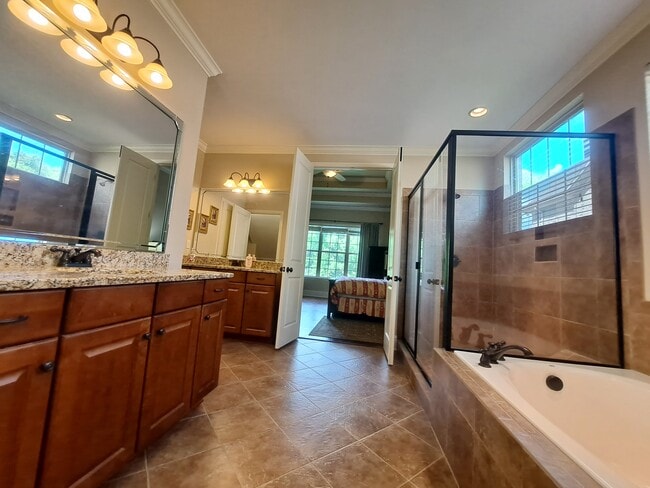 Building Photo - 12170 Inglecrest Ln