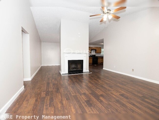 Building Photo - Price Drop Alert!   Rental Specials Available! Neal Avenue Home!  Available Now