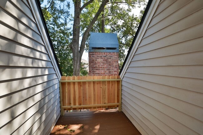 Building Photo - 7665 Ameswood Rd