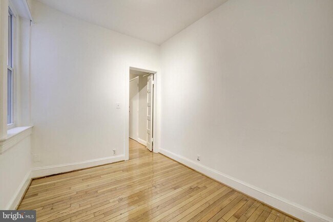 Building Photo - 3520 W Pl NW