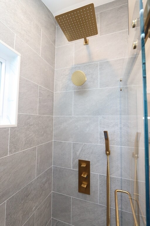 Building Photo - 14-16-16 Harriet St